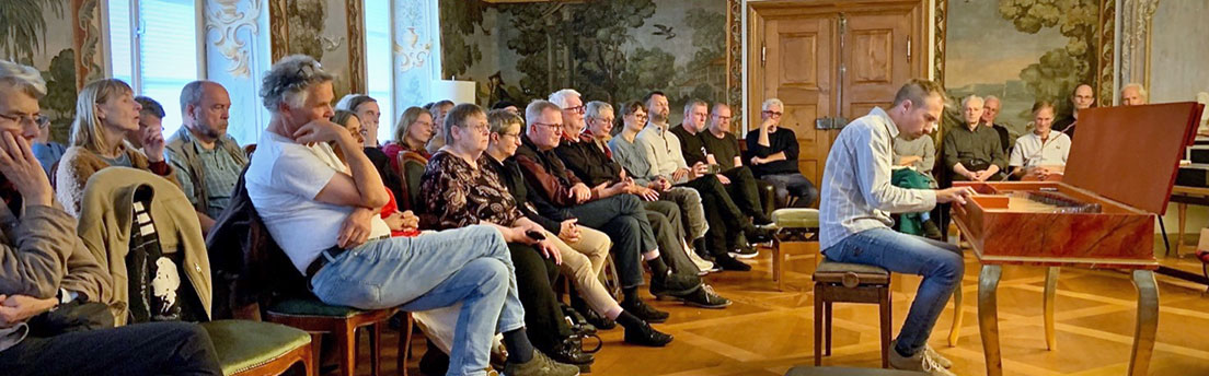 Jermaine Sprosse am Clavichord und ein gebanntes Publikum